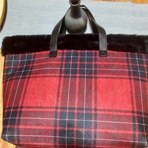 Holiday shopping/gift/book bag.  *also use to keep your active craft project